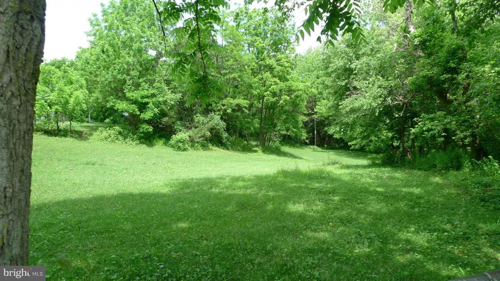 11302 ROBINWOOD DRIVE Hagerstown, MD 21742