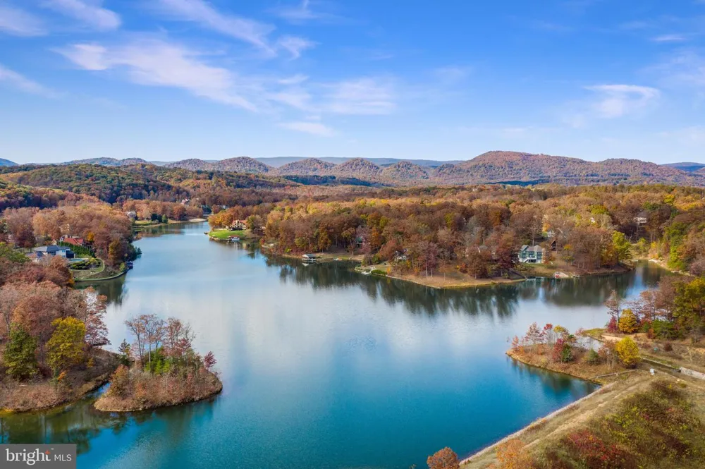 6 LAKEWOOD DRIVE Ridgeley, WV 26753