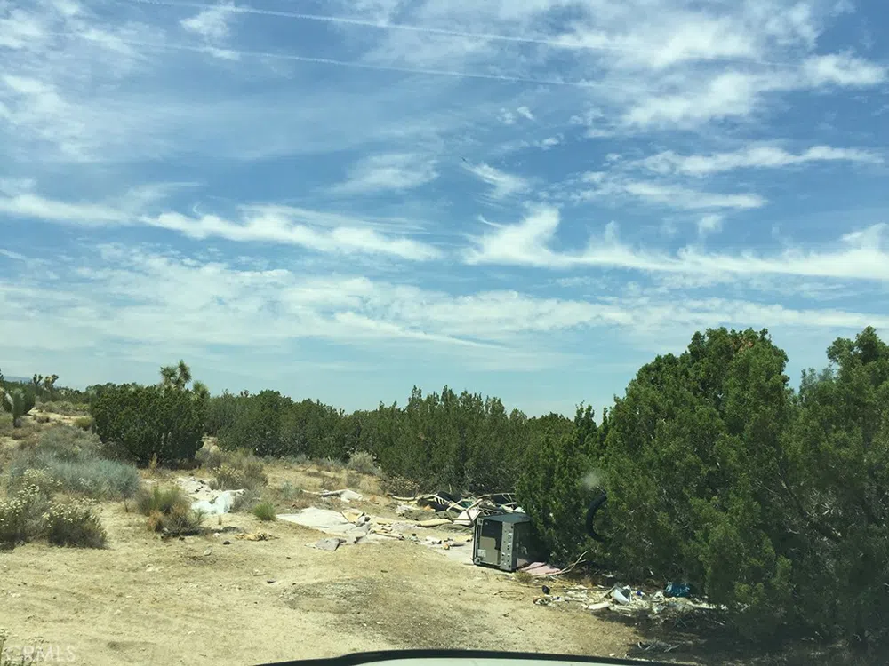 248 E , On Hwy. 138 Llano, CA 93544