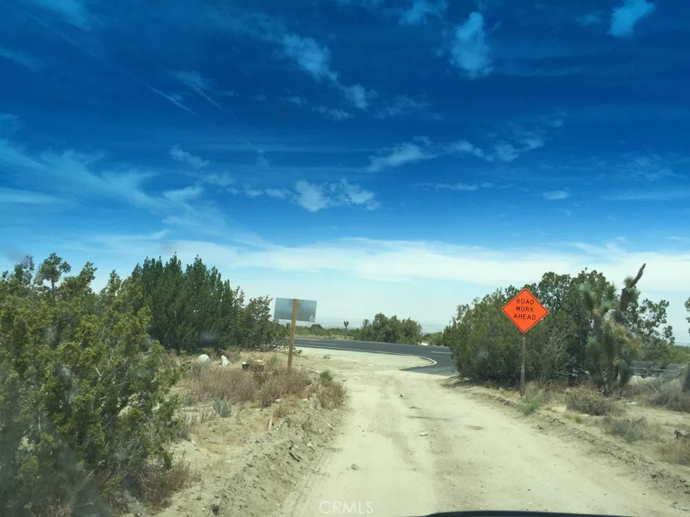248 E , On Hwy. 138 Llano, CA 93544