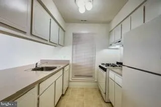 590 LOWER LANDING RD Blackwood, NJ 08012