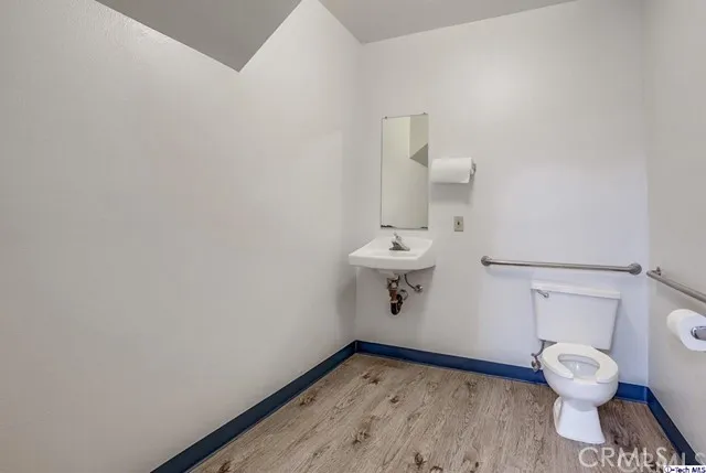 8041 FOOTHILL BOULEVARD Sunland, CA 91040