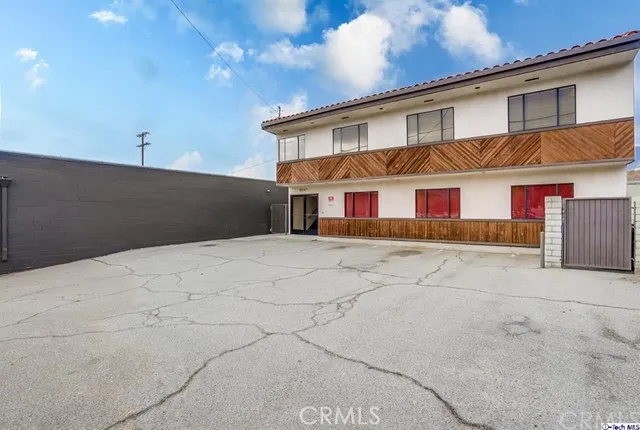 8041 FOOTHILL BOULEVARD Sunland, CA 91040