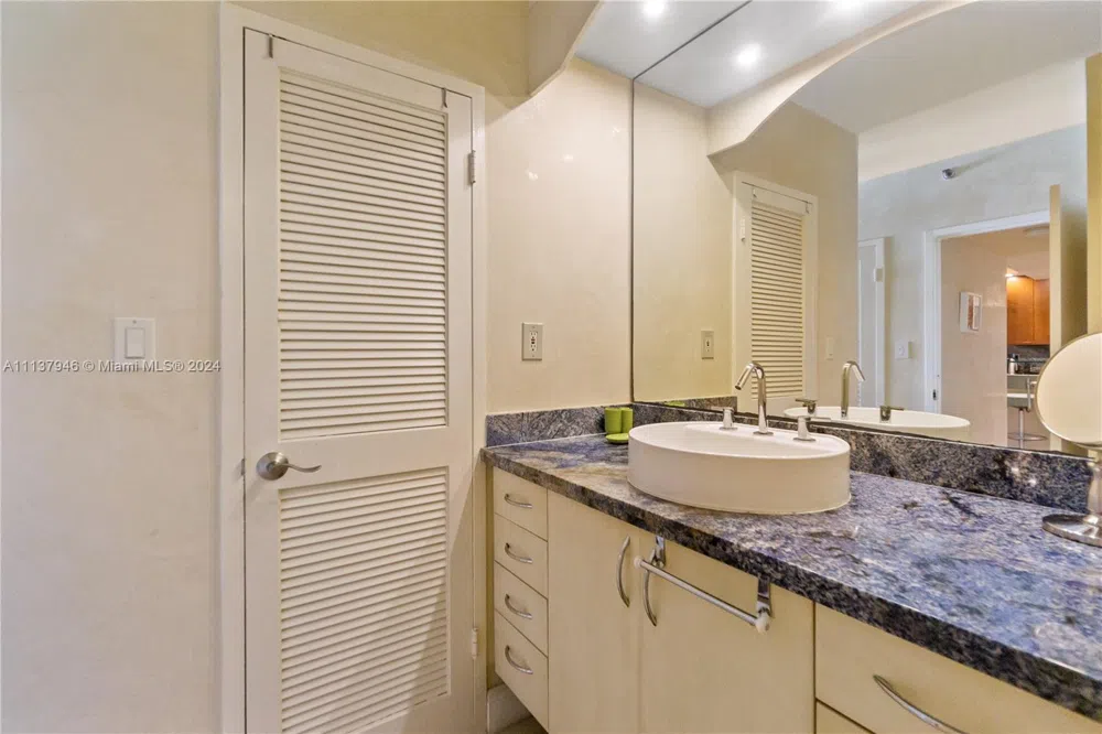 100 Lincoln Rd #1533 Miami Beach, FL 33139