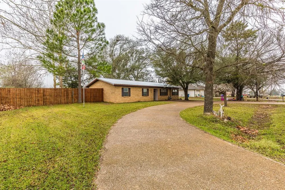 805 Fullerton Avenue Dawson, TX 76639