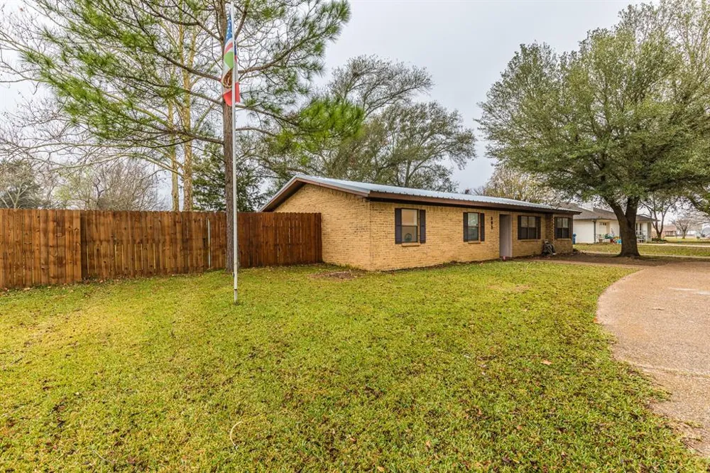 805 Fullerton Avenue Dawson, TX 76639