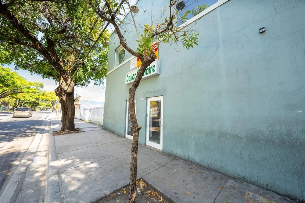 1525 NW 3rd Ave Miami, FL 33136