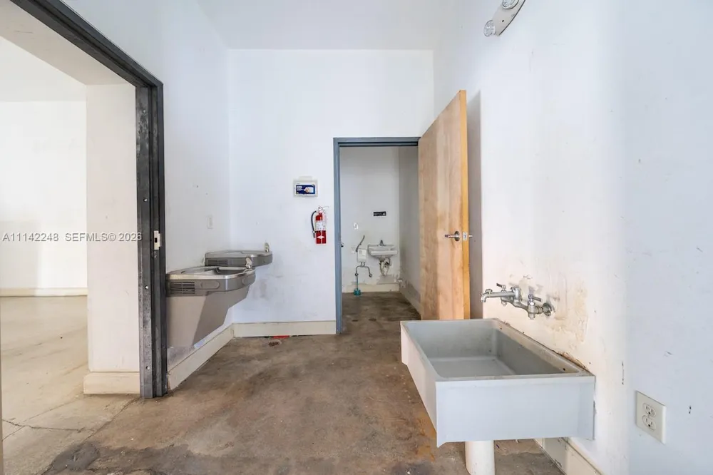 1525 NW 3rd Ave Miami, FL 33136