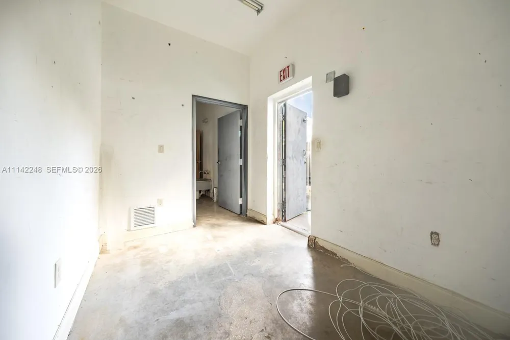 1525 NW 3rd Ave Miami, FL 33136