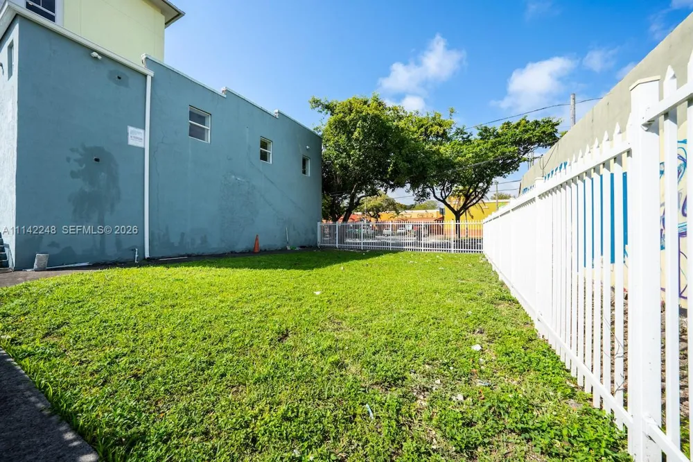 1525 NW 3rd Ave Miami, FL 33136