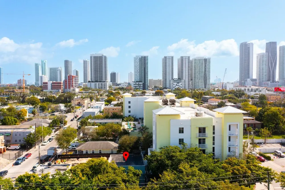1525 NW 3rd Ave Miami, FL 33136