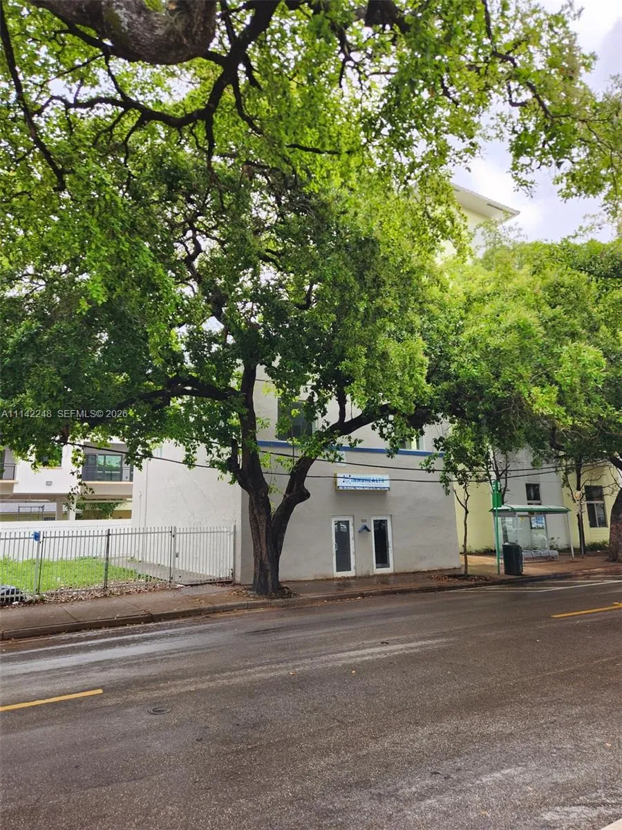 1525 NW 3rd Ave Miami, FL 33136