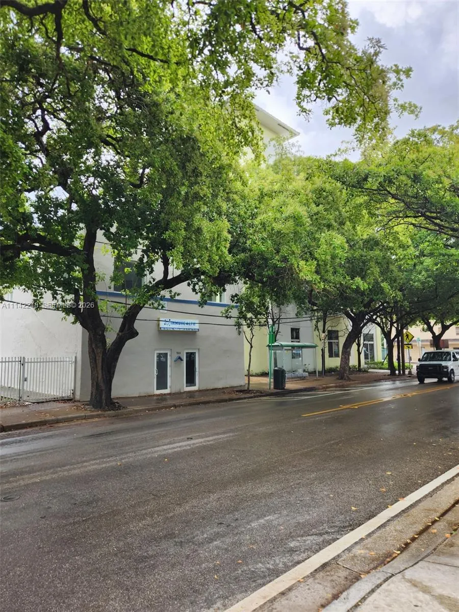 1525 NW 3rd Ave Miami, FL 33136