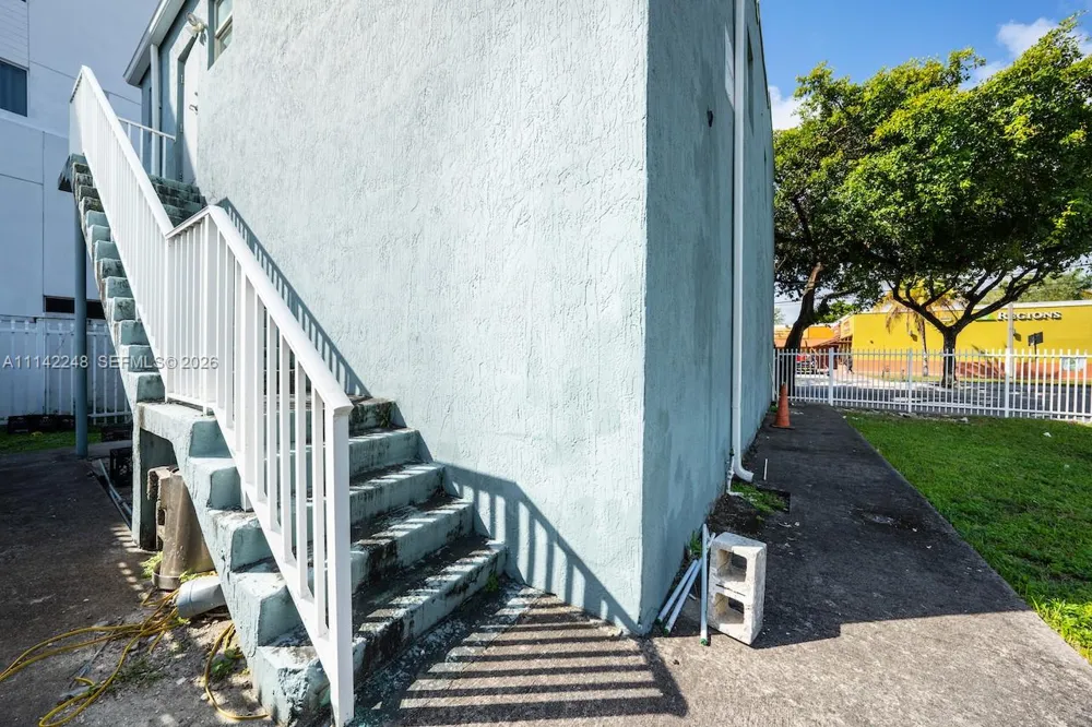1525 NW 3rd Ave Miami, FL 33136