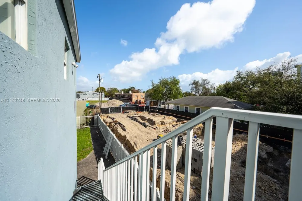 1525 NW 3rd Ave Miami, FL 33136