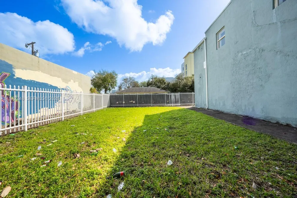 1525 NW 3rd Ave Miami, FL 33136