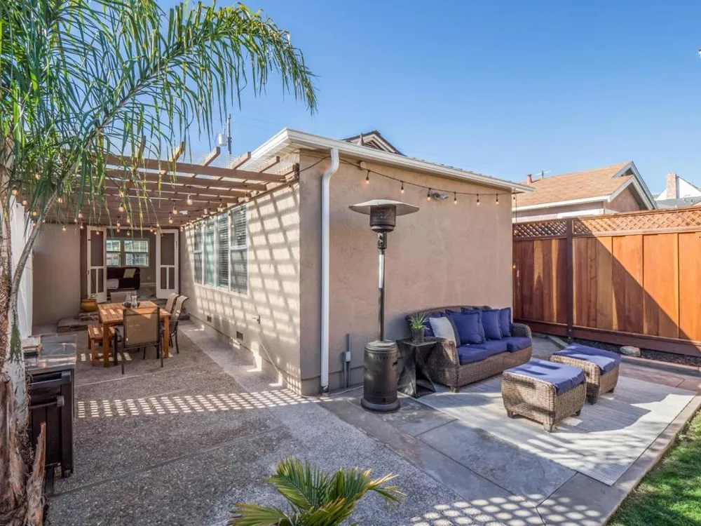 16 Eastern Drive Watsonville, CA 95076