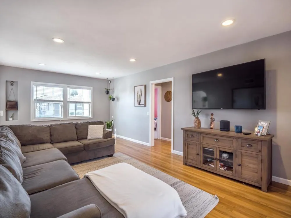 16 Eastern Drive Watsonville, CA 95076