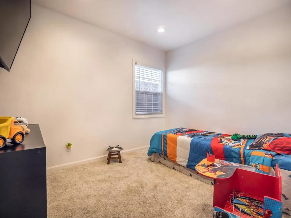 16 Eastern Drive Watsonville, CA 95076