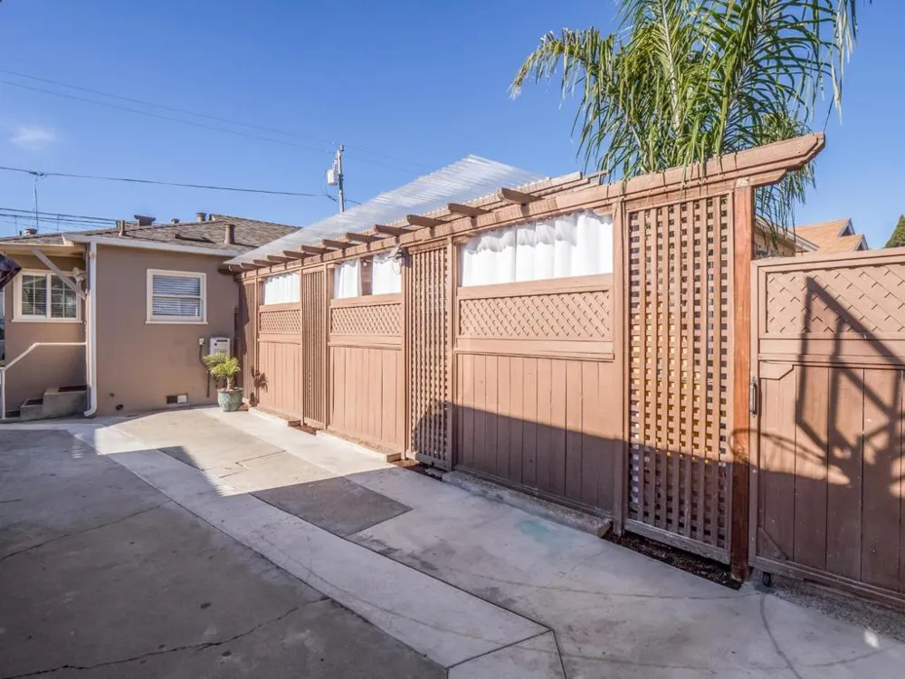 16 Eastern Drive Watsonville, CA 95076