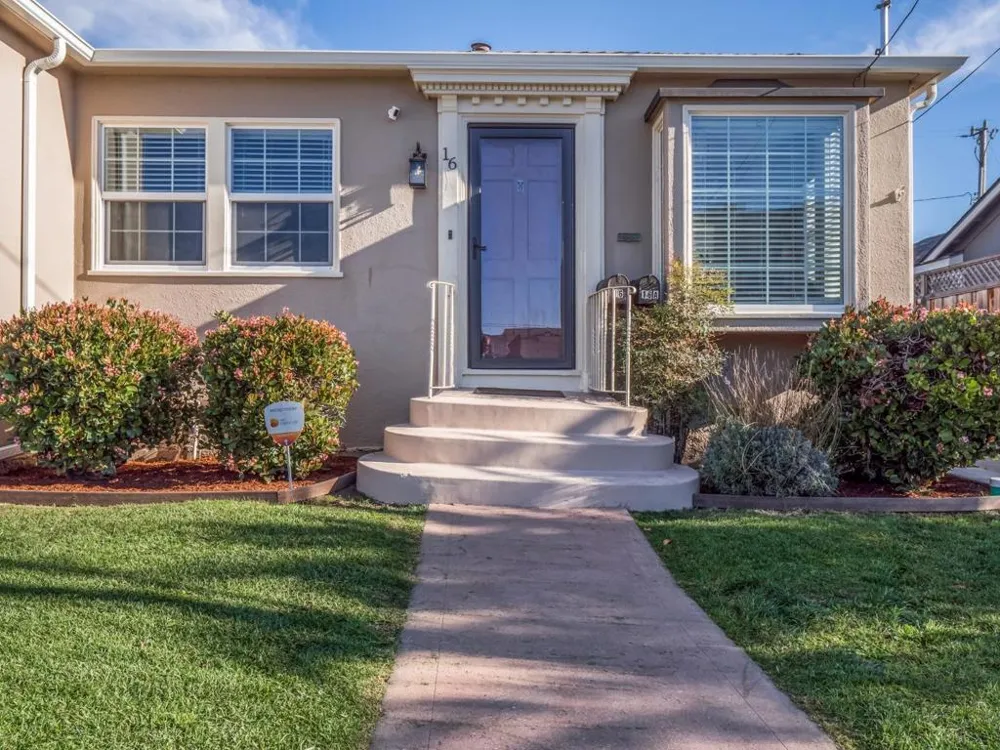16 Eastern Drive Watsonville, CA 95076