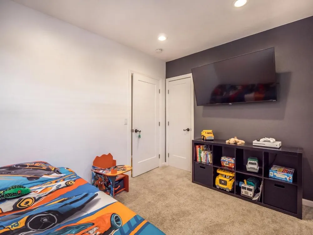16 Eastern Drive Watsonville, CA 95076