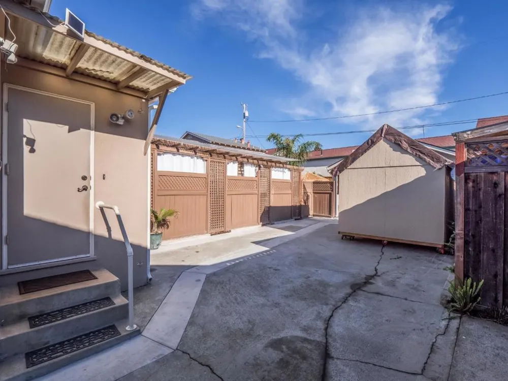 16 Eastern Drive Watsonville, CA 95076