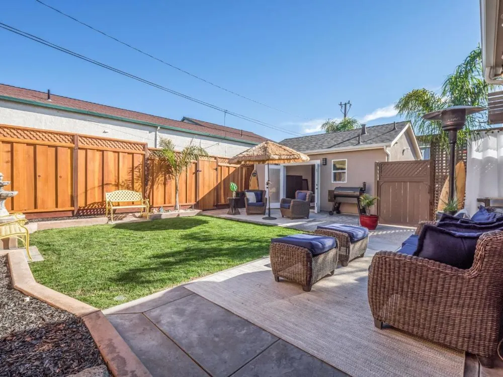 16 Eastern Drive Watsonville, CA 95076