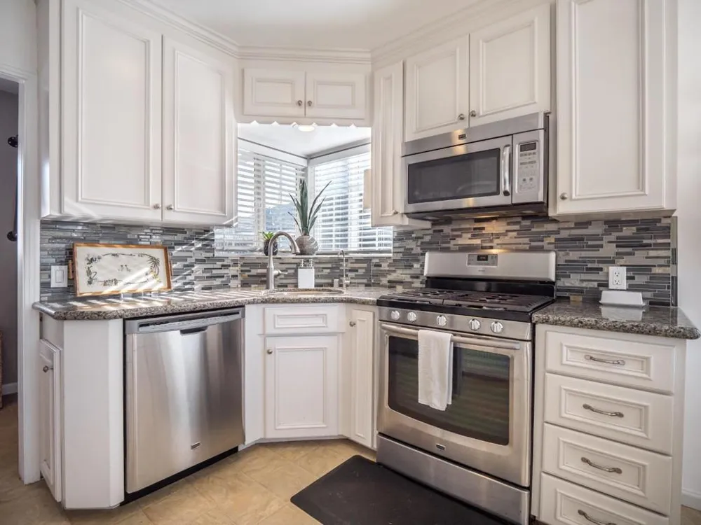 16 Eastern Drive Watsonville, CA 95076