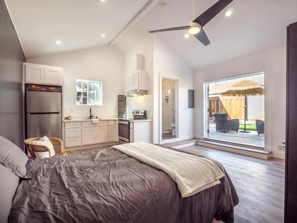 16 Eastern Drive Watsonville, CA 95076
