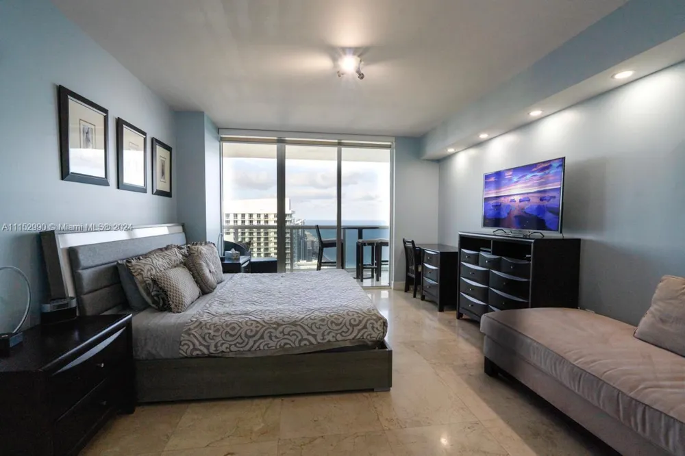 1830 OCEAN DR #4710 Hallandale Beach, FL 33009