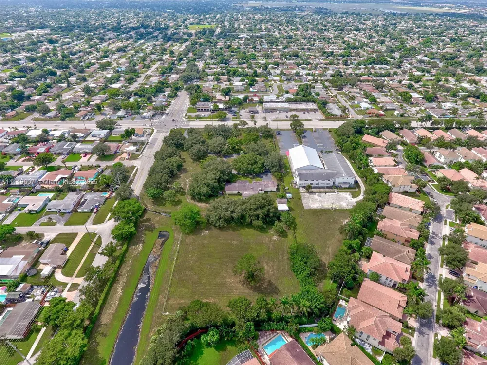 7227 Taft St Pembroke Pines, FL 33024