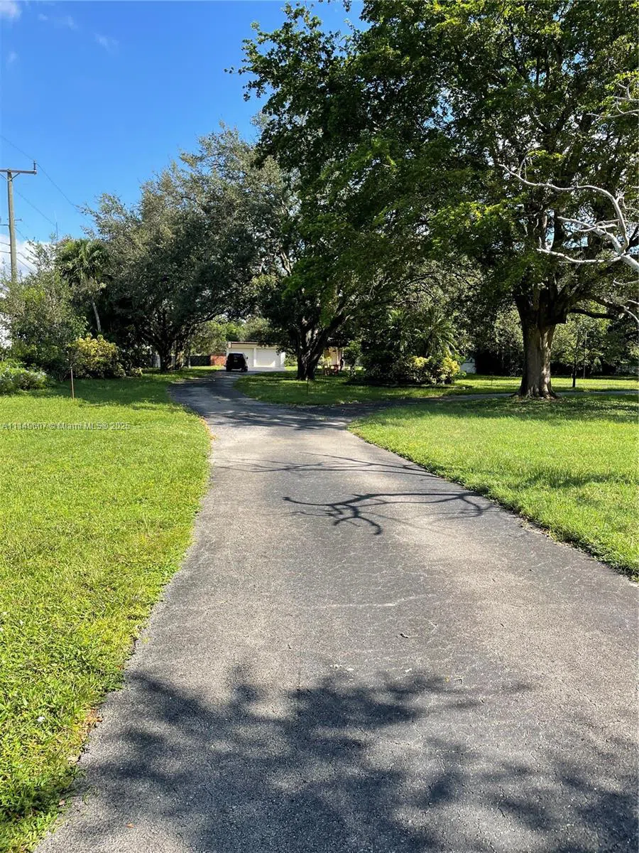 7227 Taft St Pembroke Pines, FL 33024