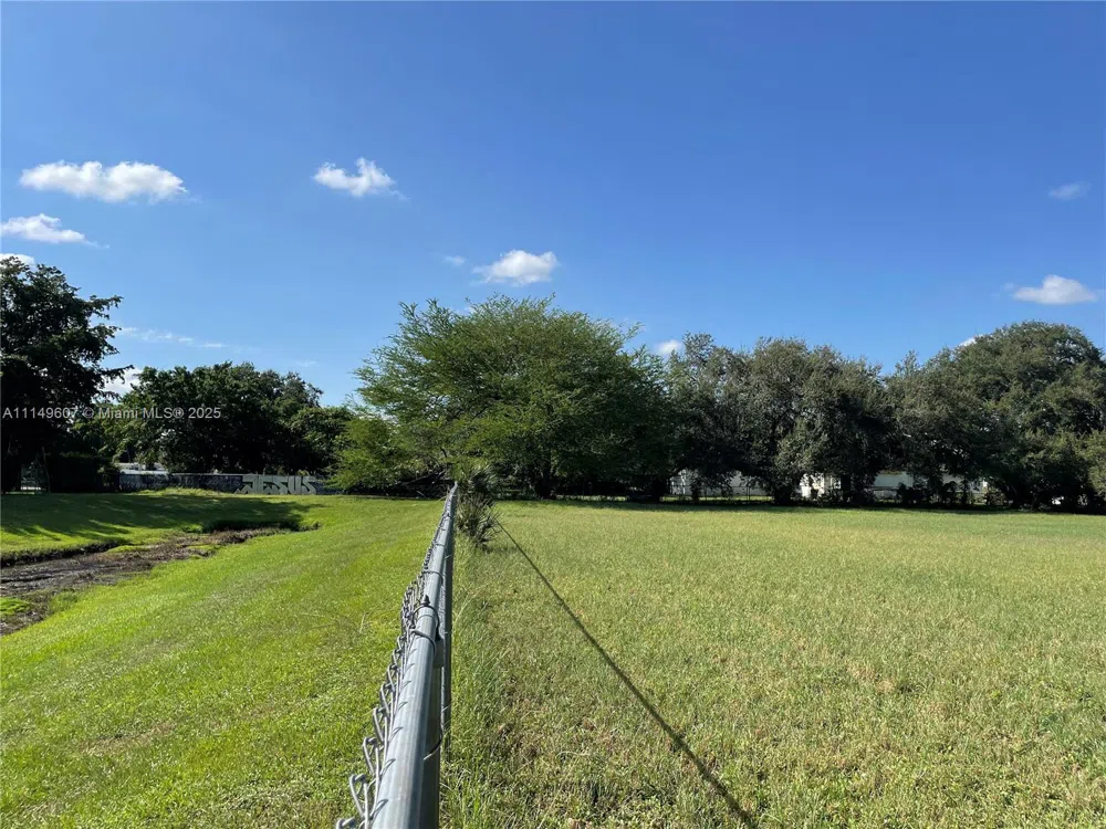 7227 Taft St Pembroke Pines, FL 33024