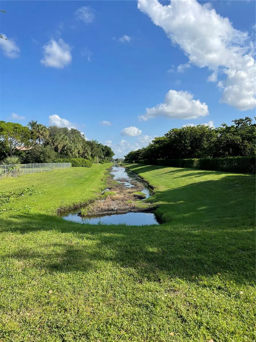 7227 Taft St Pembroke Pines, FL 33024