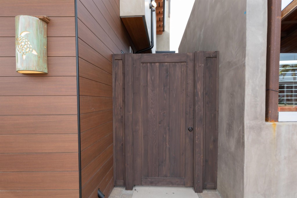 1136 South Coast Highway 101