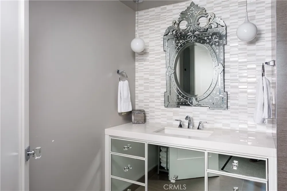 31755 Coast #105 Laguna Beach, CA 92651