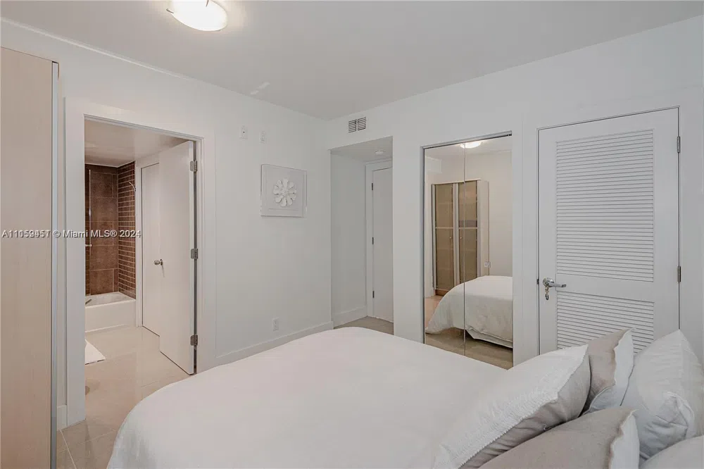 2301 Collins Ave #938 Miami Beach, FL 33139