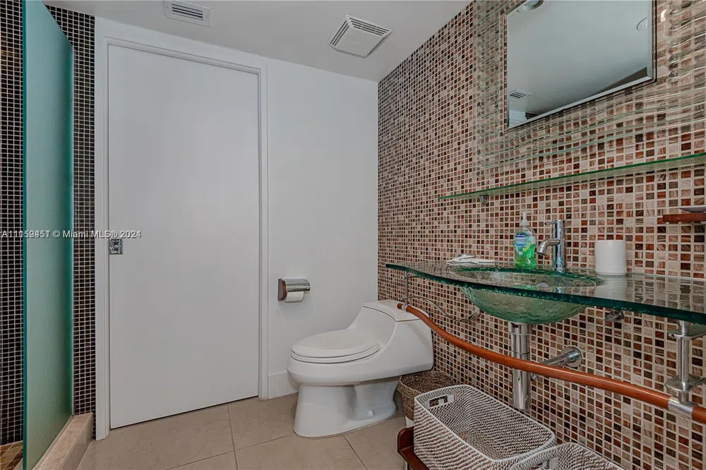 2301 Collins Ave #938 Miami Beach, FL 33139