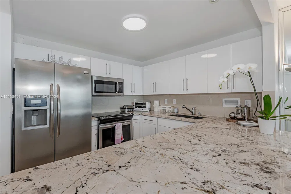 2301 Collins Ave #938 Miami Beach, FL 33139