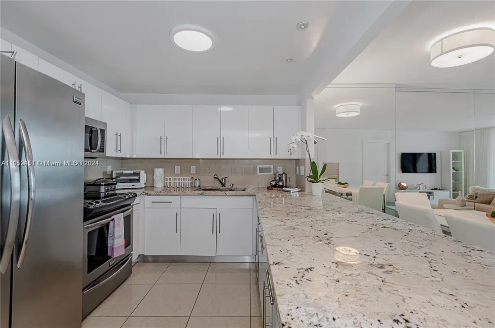 2301 Collins Ave #938 Miami Beach, FL 33139