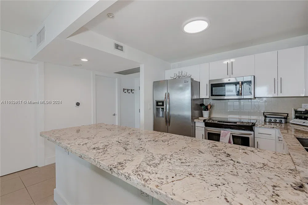 2301 Collins Ave #938 Miami Beach, FL 33139