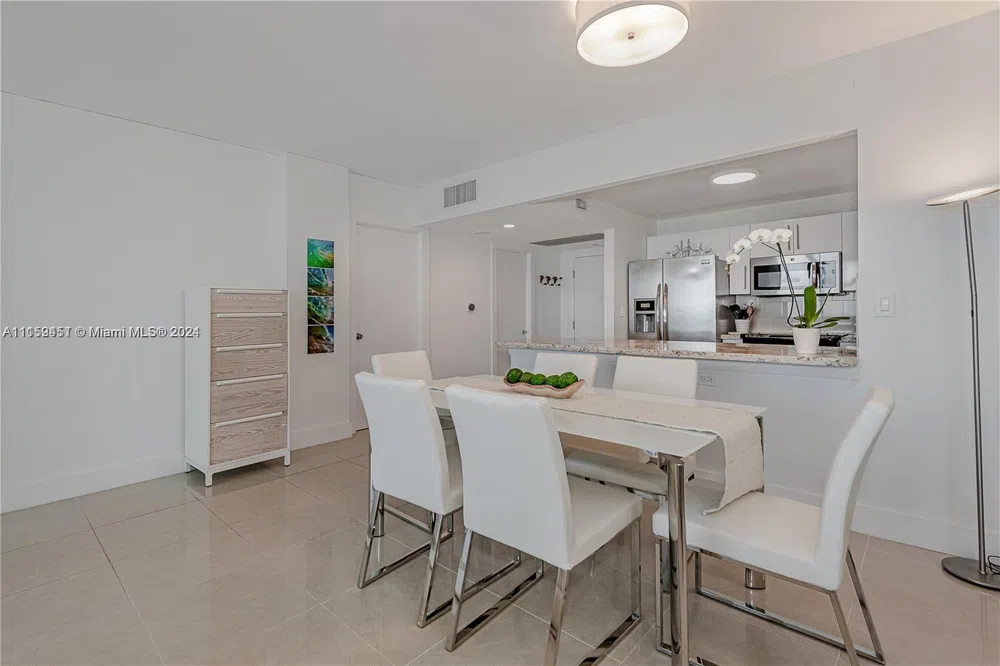 2301 Collins Ave #938 Miami Beach, FL 33139