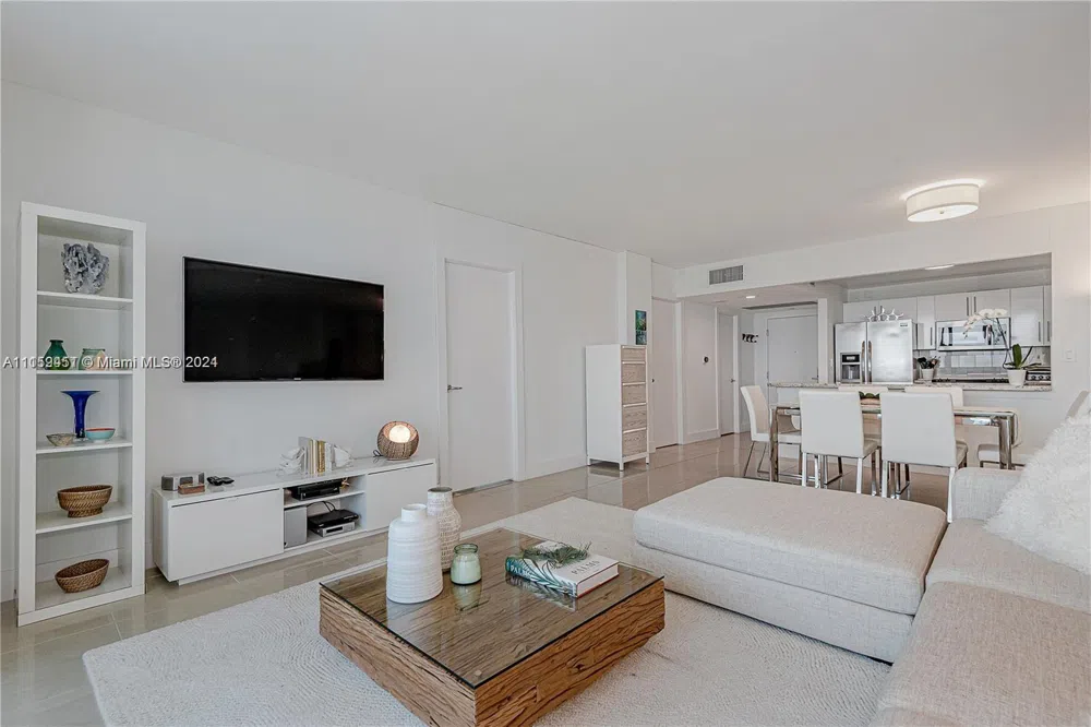 2301 Collins Ave #938 Miami Beach, FL 33139