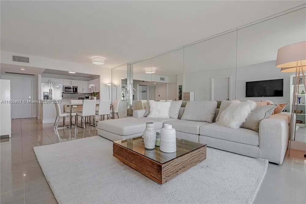 2301 Collins Ave #938 Miami Beach, FL 33139