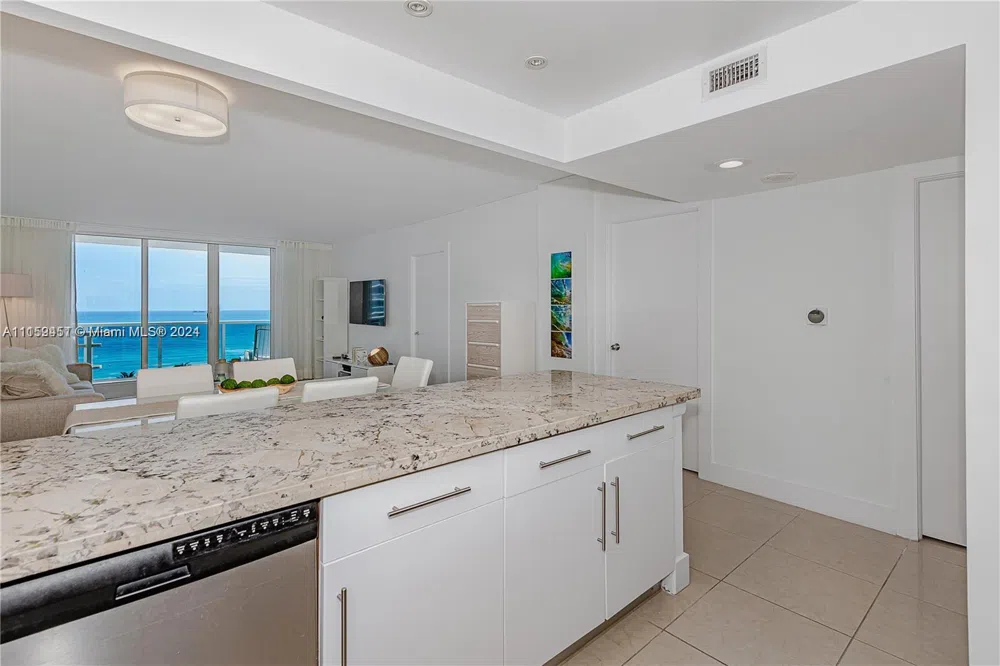 2301 Collins Ave #938 Miami Beach, FL 33139