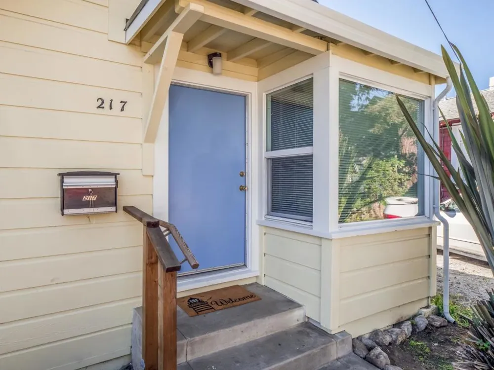 215217 Roberts Street Santa Cruz, CA 95060