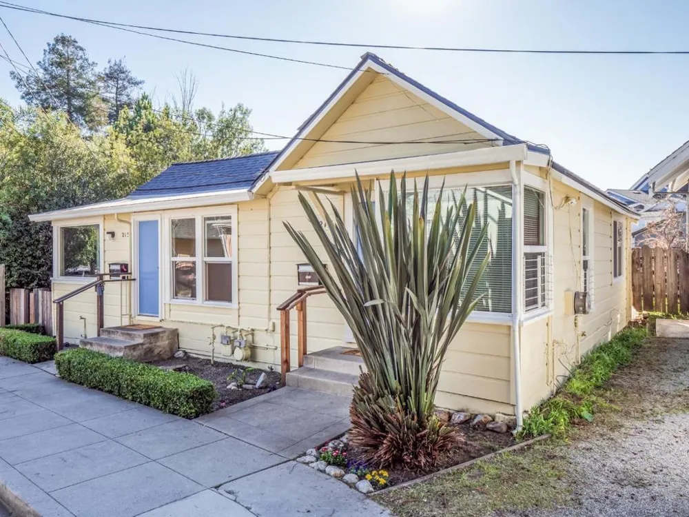 215217 Roberts Street Santa Cruz, CA 95060