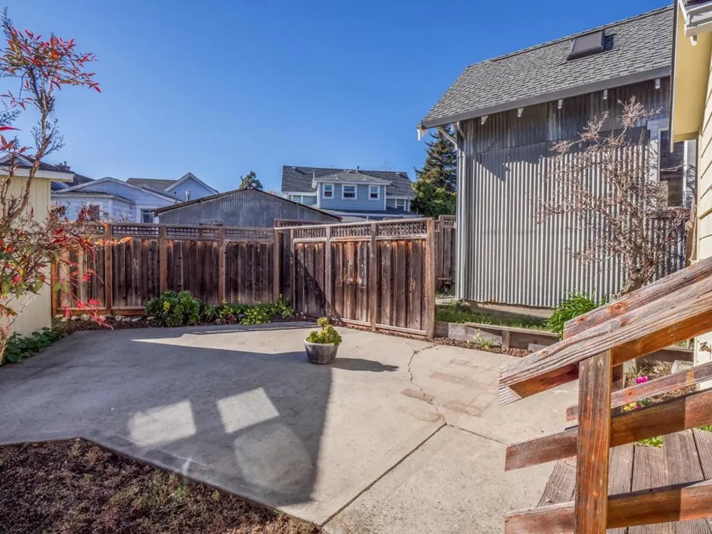 215217 Roberts Street Santa Cruz, CA 95060