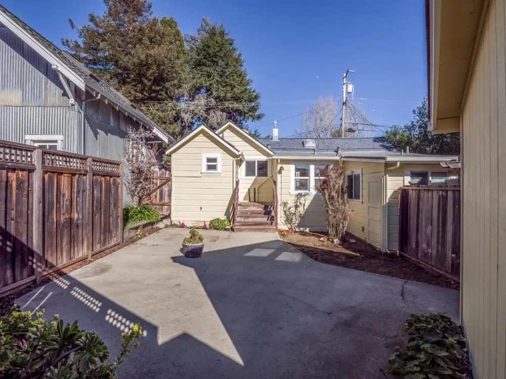 215217 Roberts Street Santa Cruz, CA 95060